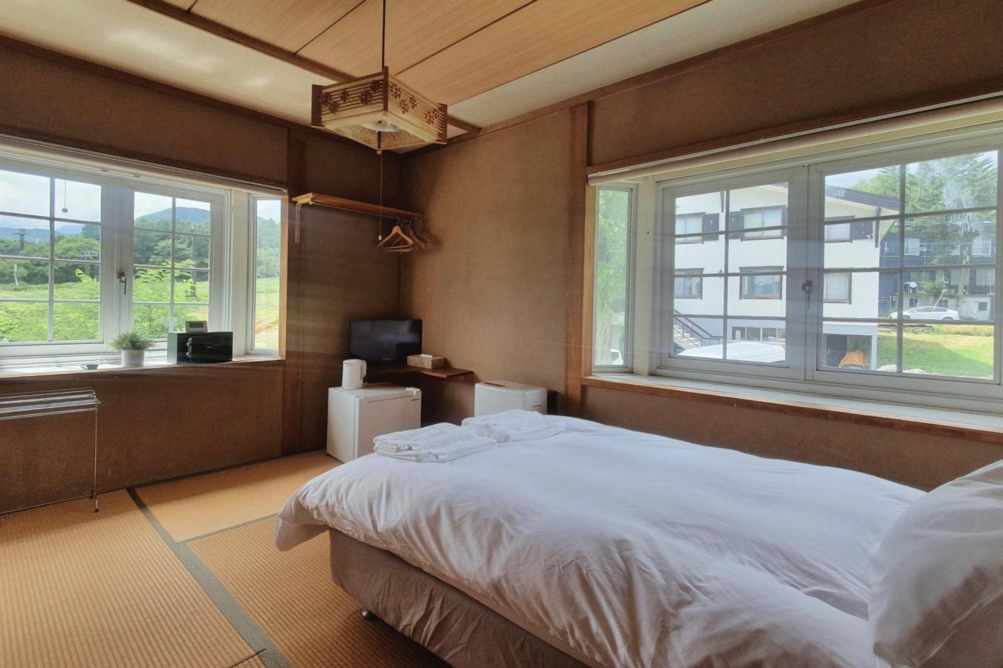 Sunshine Hakuba Ski-To-Door Екстер'єр фото